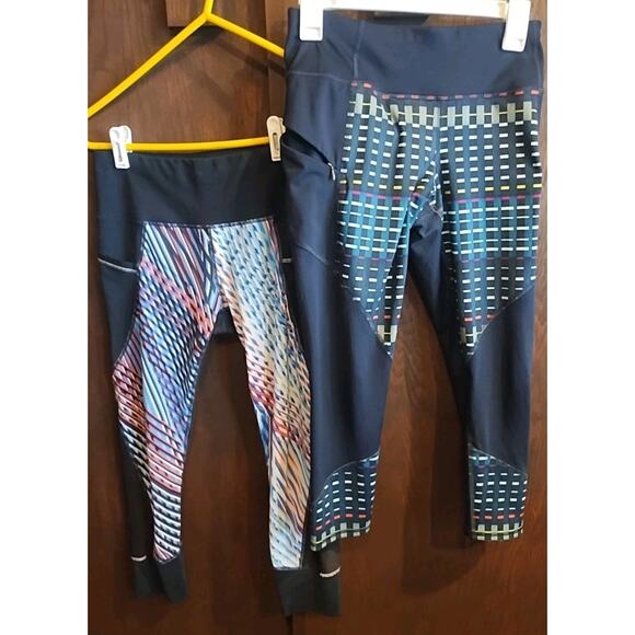 Athleta Lot of 2 Womens Small Black Geometric Capri Leggings Crop Zip Pocket - Picture 1 of 8